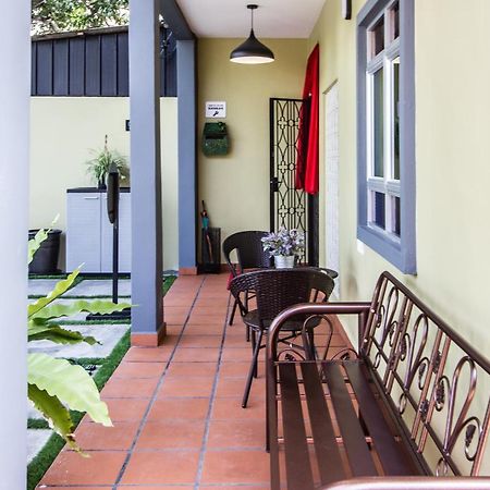 Explore 5Br Gardenhouse Retreats Butterworth Esterno foto
